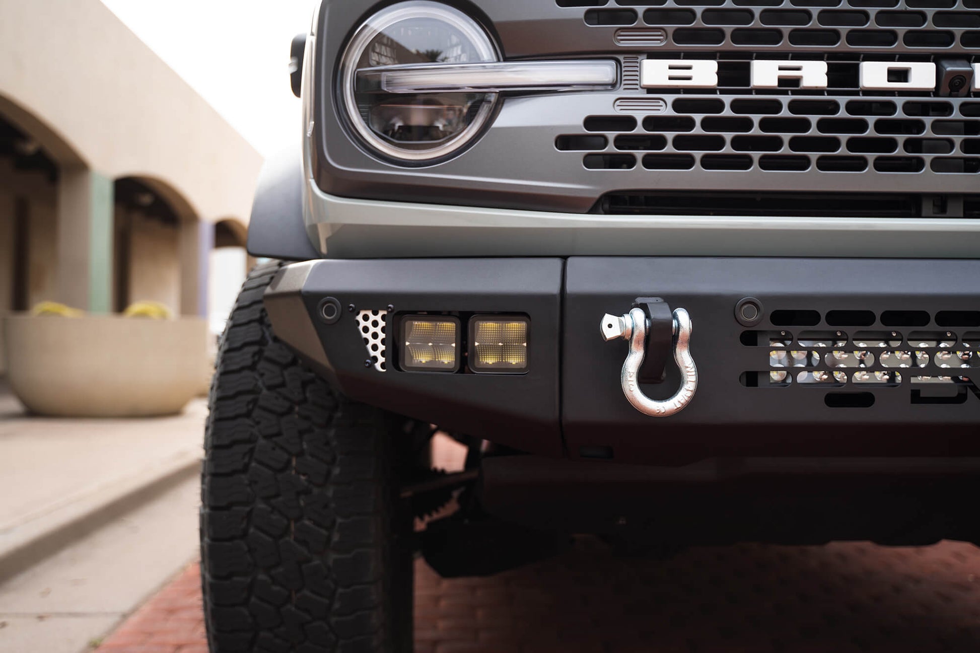 bronco-aftermarket-front-bumper_31f6f9f6-40b2-44ad-afb8-b3ee198669a2.jpg