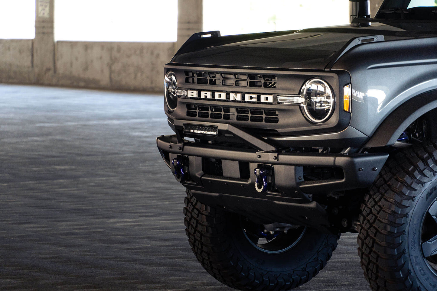 bronco-factory-bumper-bull-bar-with-light.jpg