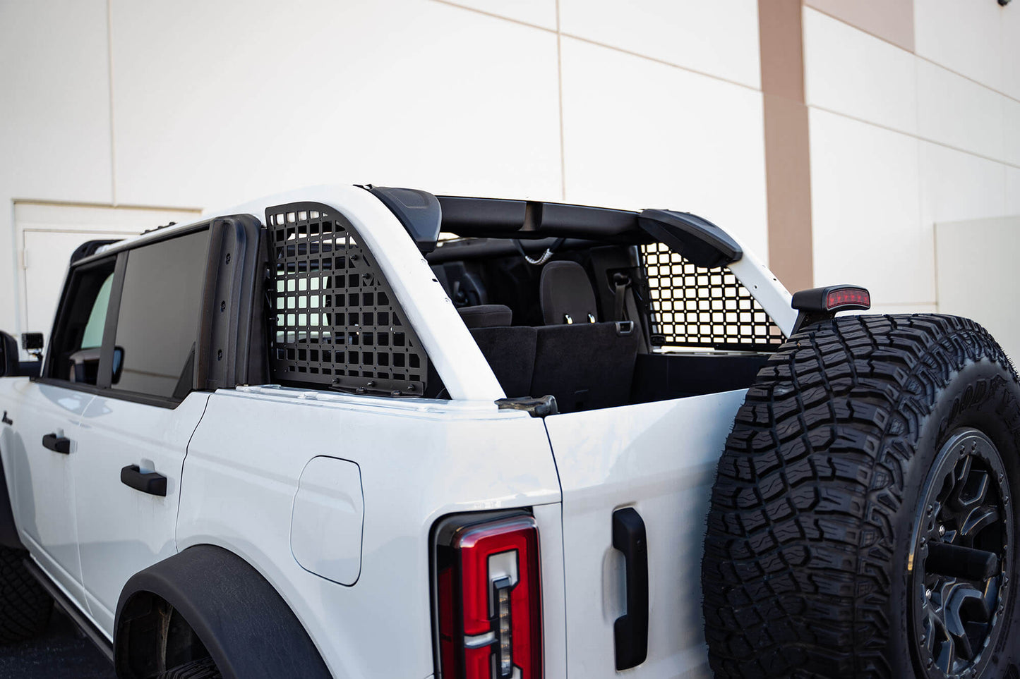 bronco-ford-rear-window-molle-panel.jpg