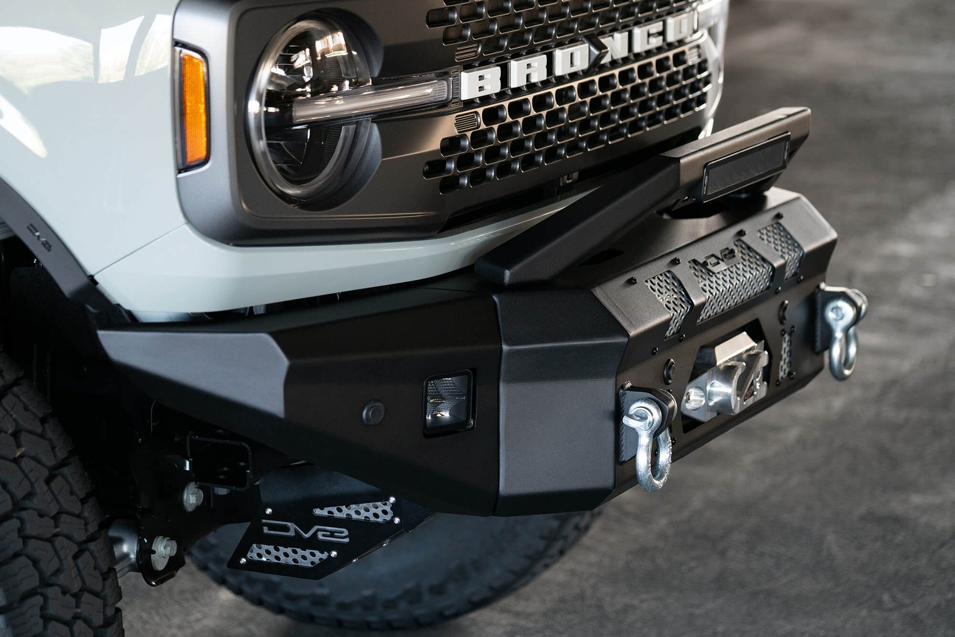 bronco-in-bumper-winch.jpg