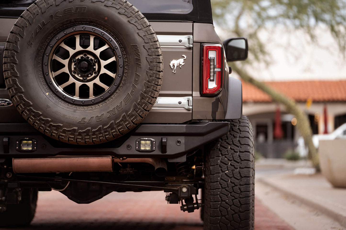 bronco-off-road-rear-bumper_ef70e015-6be6-4e0b-b065-81cf5eb141ca.jpg