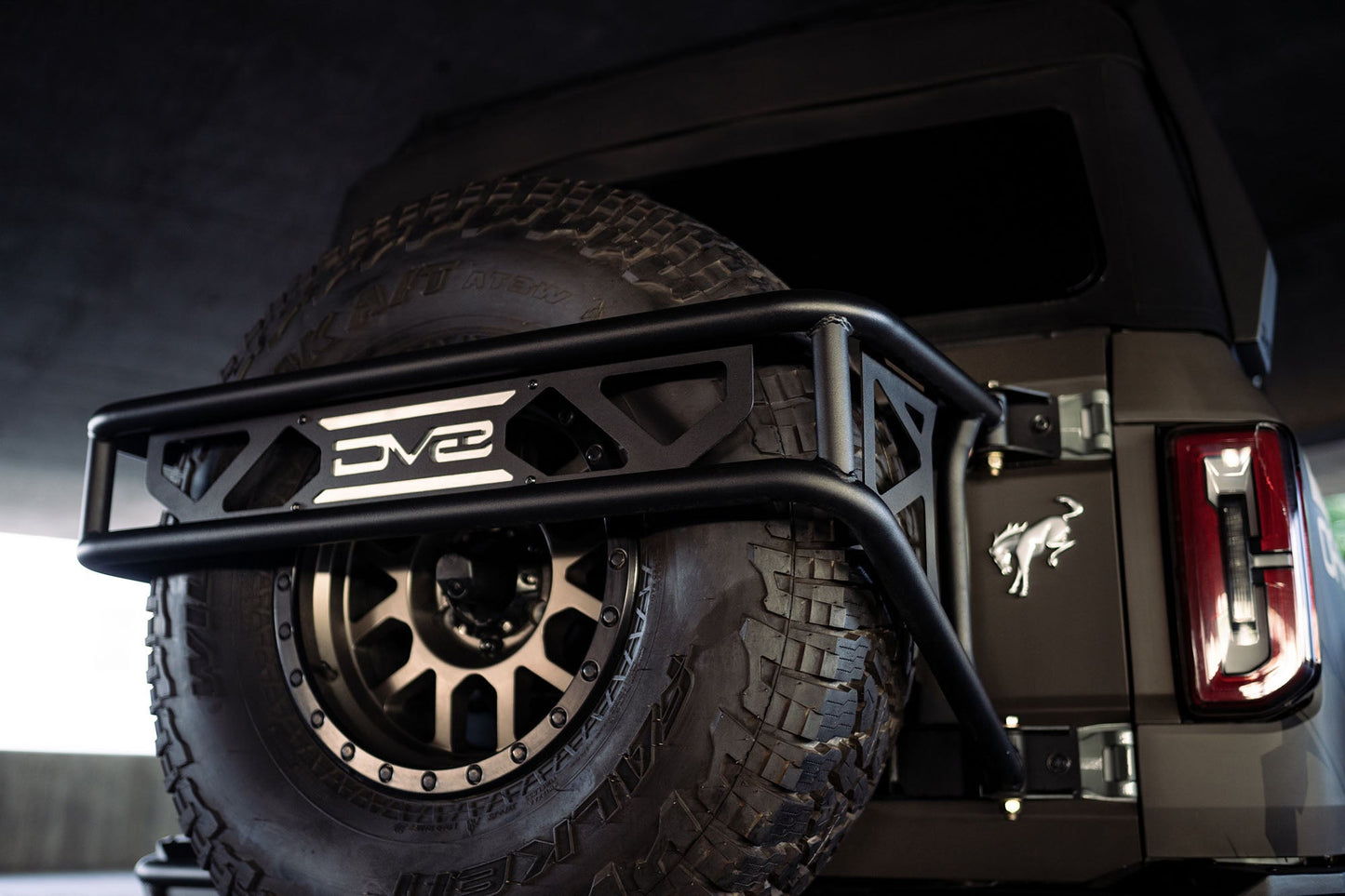 bronco-spare-tire-guard-accessory-mount.jpg