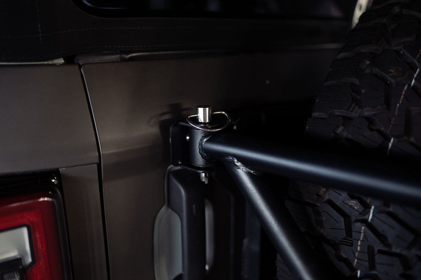 bronco-spare-tire-guard-tailgate-reinforcement.jpg