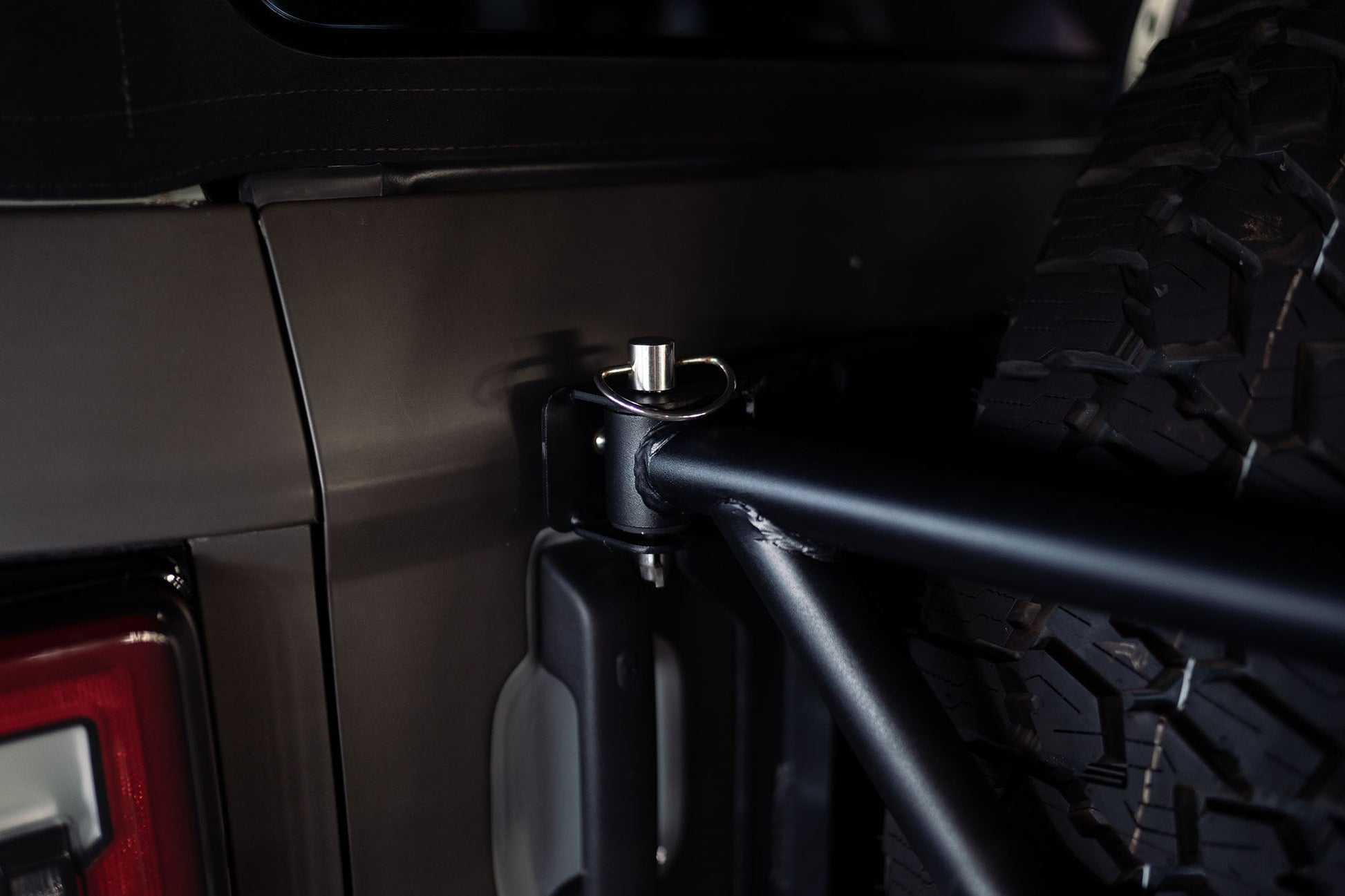 bronco-spare-tire-guard-tailgate-reinforcement.jpg