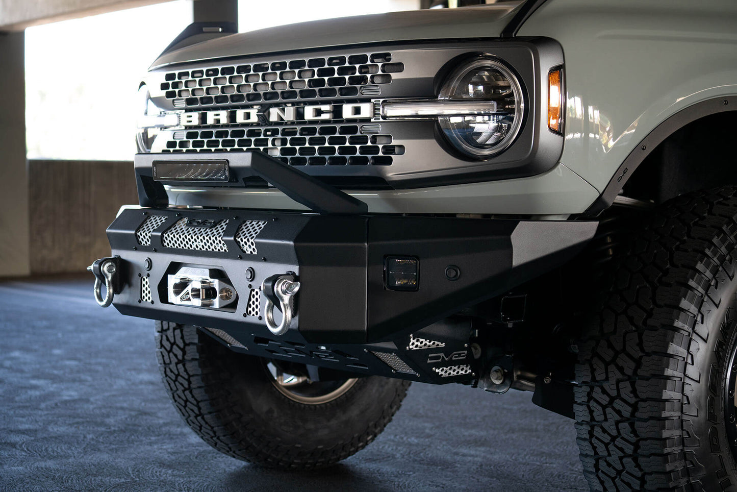ford-bronco-winch-bumper_d9b831b2-0bef-44ec-8242-3b985c6726d9.jpg