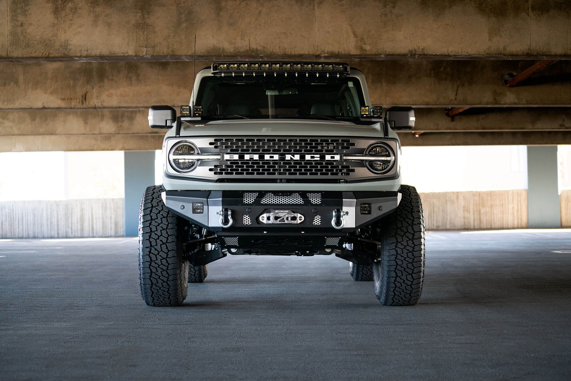 ford-bronco-winch-front-bumper.jpg