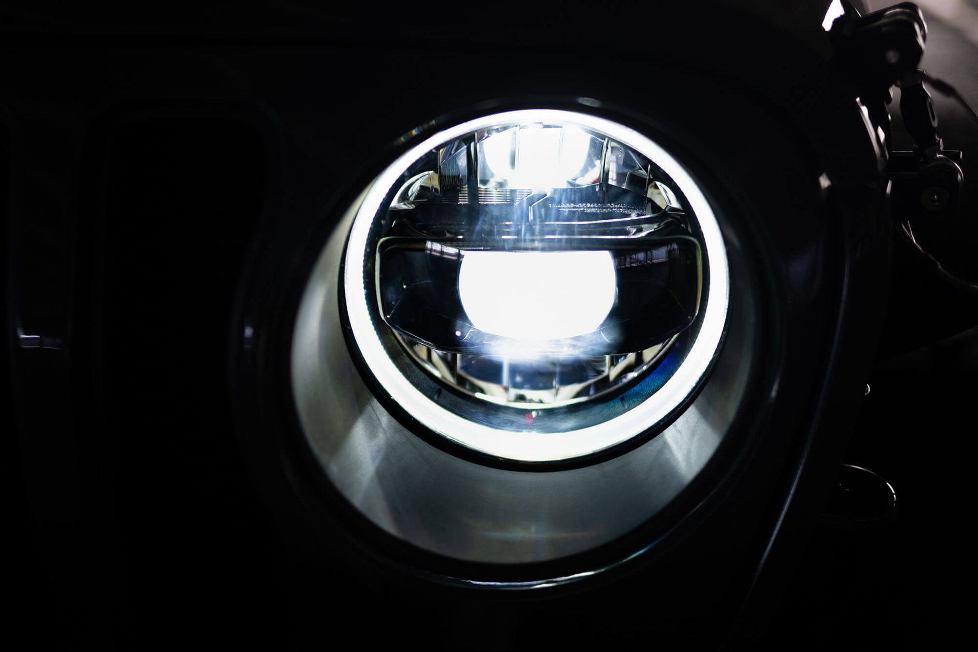 halo-jeep-led-headlights.jpg