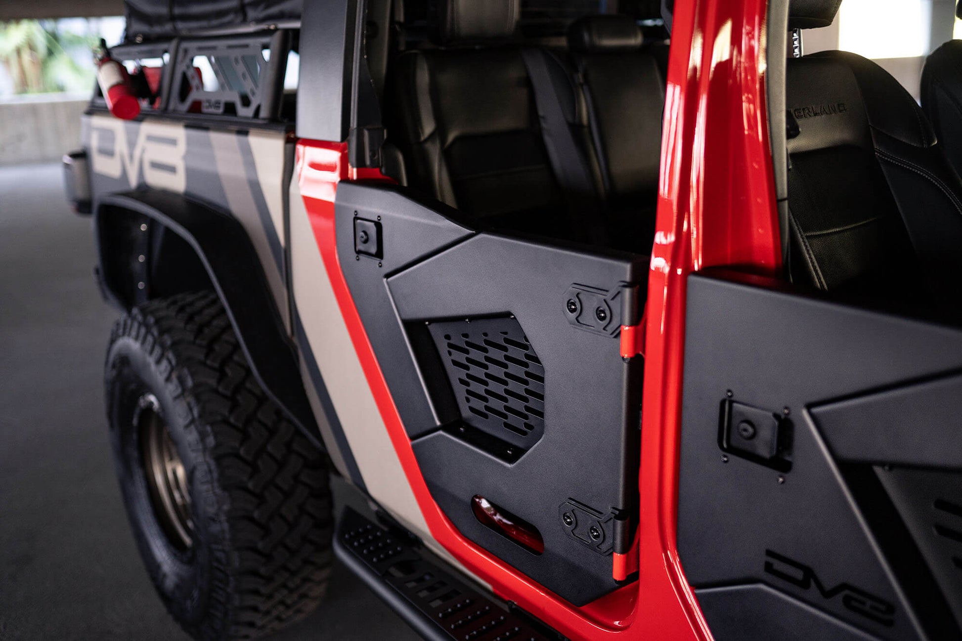 jeep-gladiator-half-doors_b0488890-7cf5-480b-a2fa-afbcf3eb92ee.jpg
