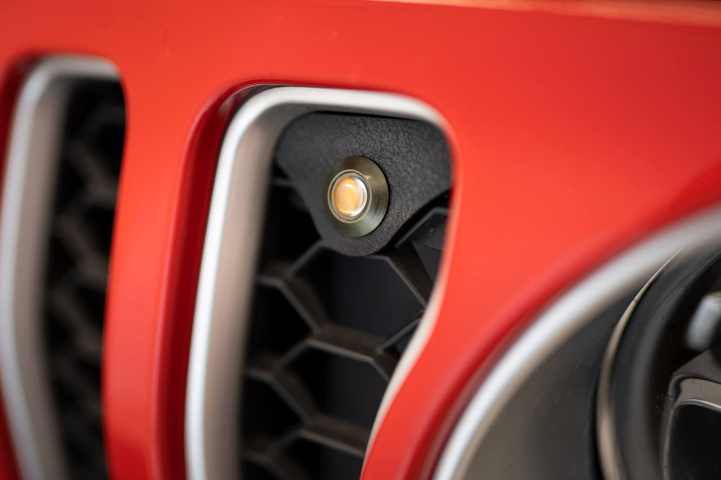 jeep-wrangler-jl-amber-grille-marker-lights.jpg