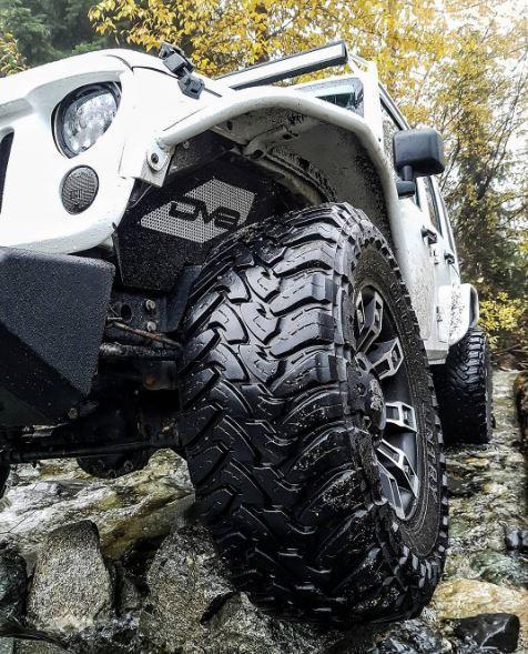 jk-front-inner-fenders-with-rock-lights-black-dv8-offroad-infend-10.jpg