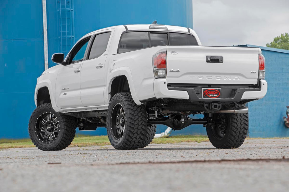 Rough Country 6 Inch Lift Kit | Toyota Tacoma 2WD/4WD (2005-2015)
