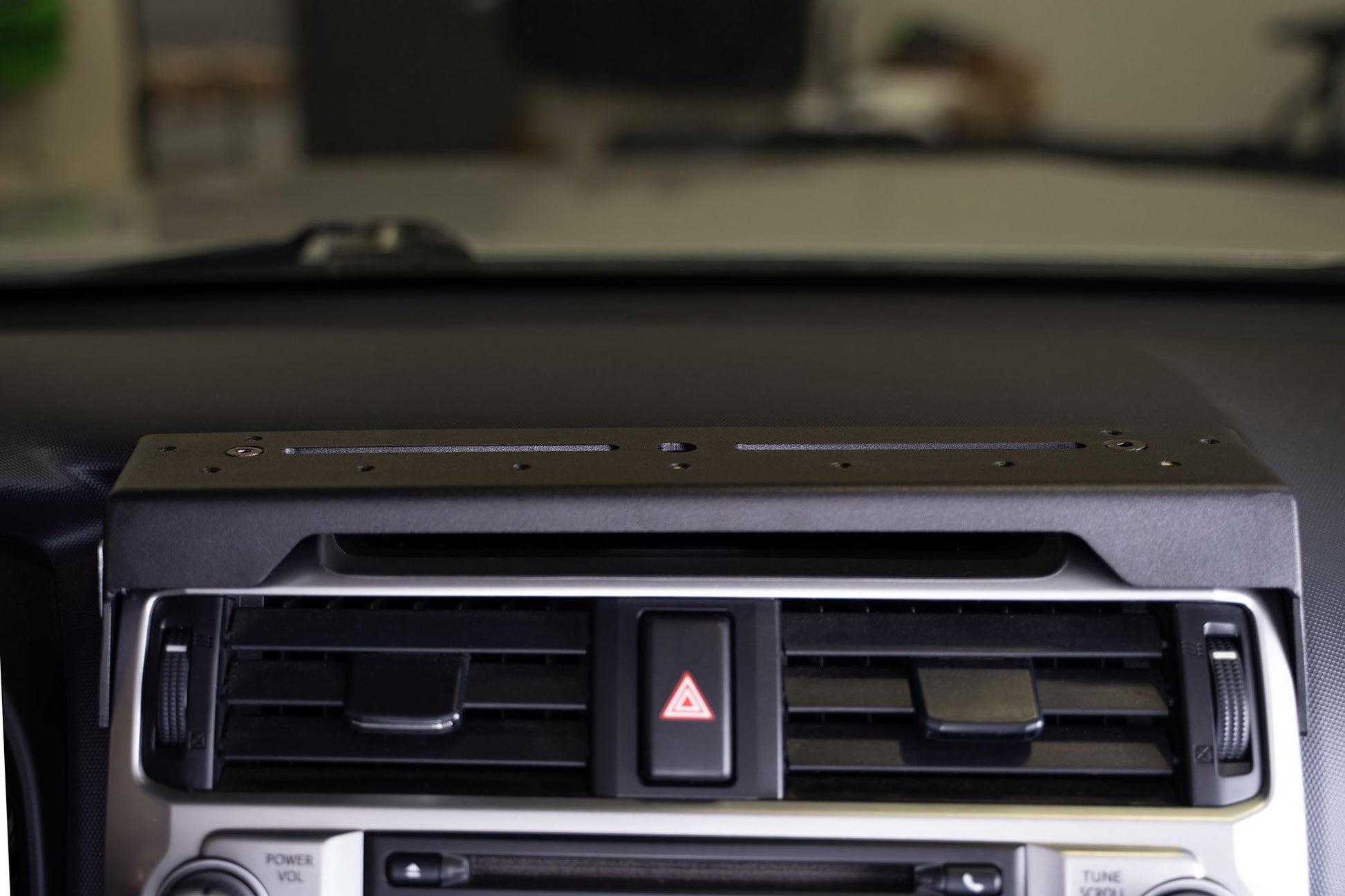 toyota-4runner-phone-mount-device.jpg