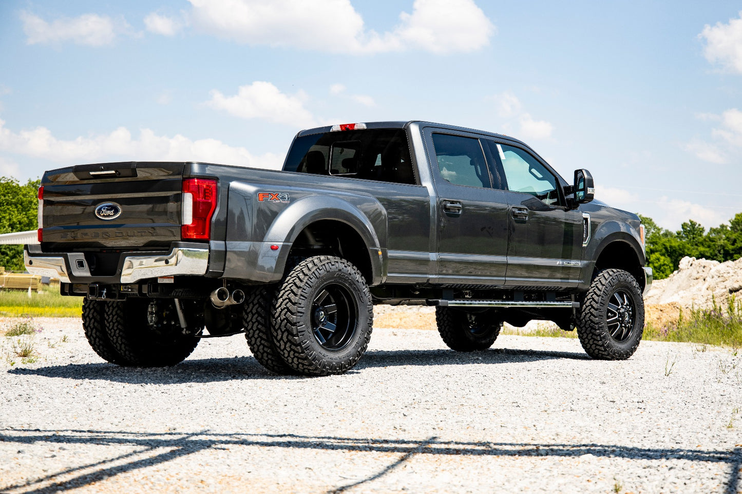 Rough Country (55971) 4.5 Inch Lift Kit | DRW | D/S | V2 | Ford F-350 Super Duty 4WD (2017-2022)
