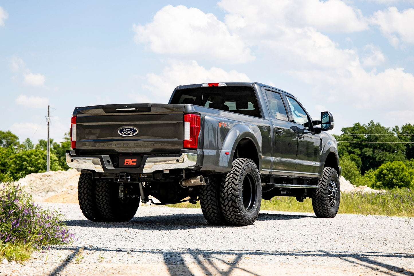 Rough Country (55971) 4.5 Inch Lift Kit | DRW | D/S | V2 | Ford F-350 Super Duty 4WD (2017-2022)