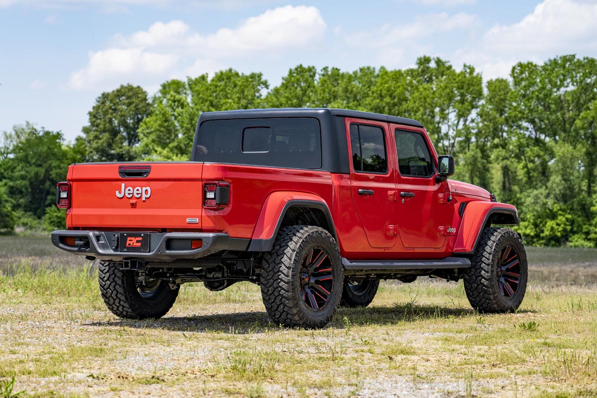 Rough Country (63440) 2.5 Inch Leveling Kit | Spacers | M1 | Jeep Gladiator JT 4WD (2020-2024)