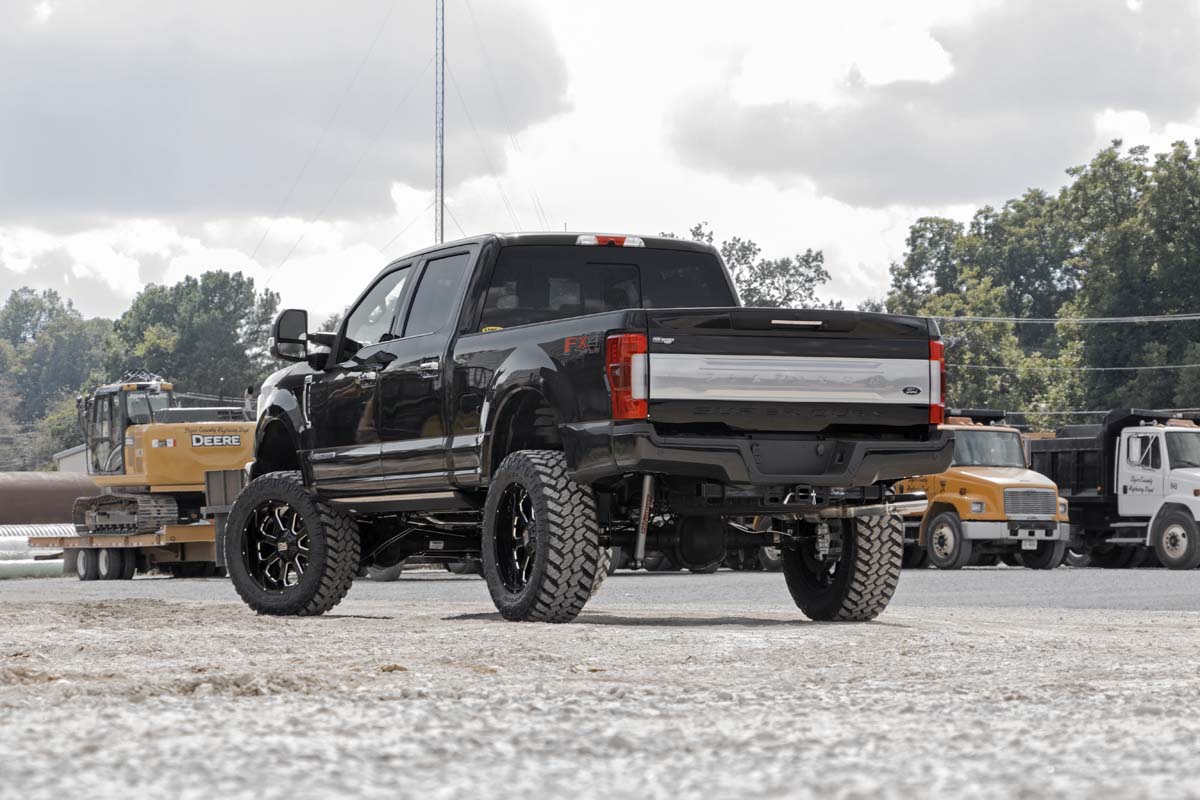 Rough Country (51240) 6 Inch Lift Kit | R/A | OVLDS | M1 | Ford F-250/F-350 Super Duty 4WD (17-22)