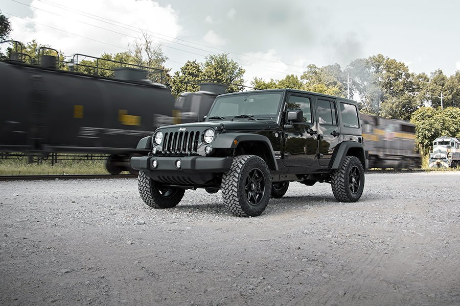 Rough Country (901) 2.5 Inch Lift Kit | Jeep Wrangler Unlimited 2WD/4WD (2007-2018)