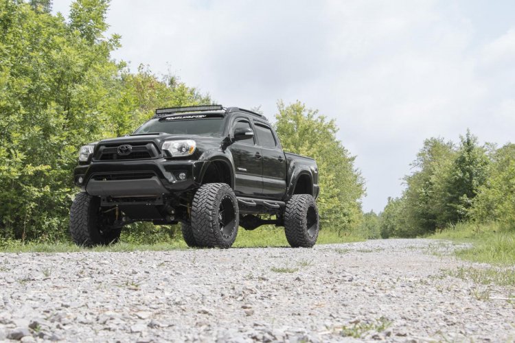 Rough Country (747.23) 6 Inch Lift Kit | N3 Struts | Toyota Tacoma 2WD/4WD (2005-2015)
